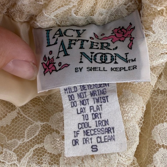 🦋Vintage Lace Skirt and Tee Set - Size Small Skirt, Medium Shirt🦋 - Picture 10 of 11